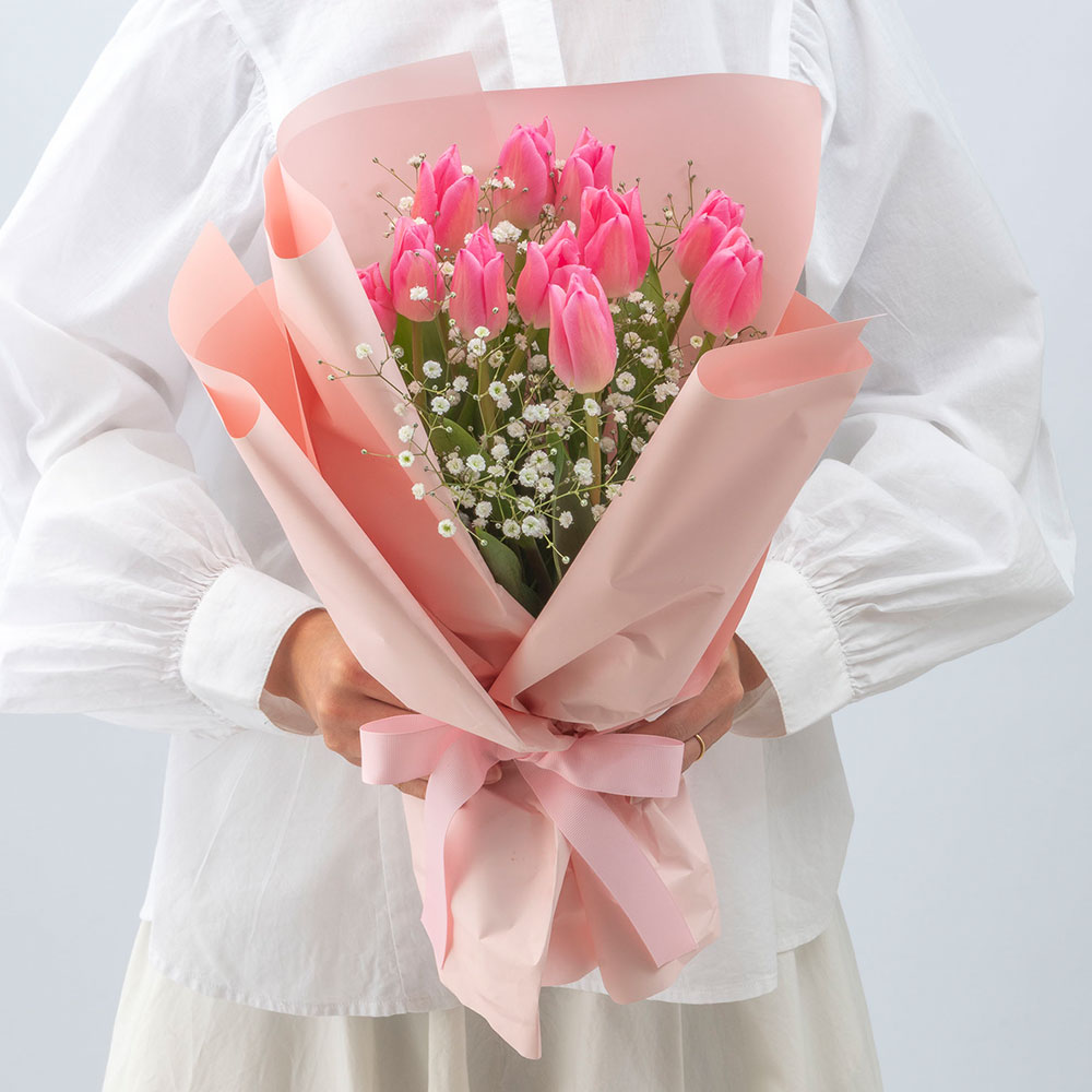 ピンクのチューリップのブーケ
